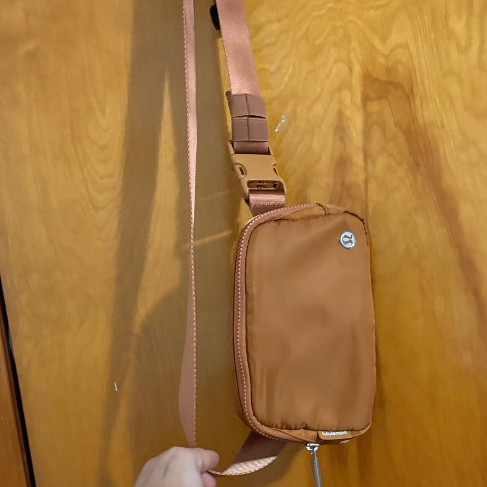 New lululemon waist bag